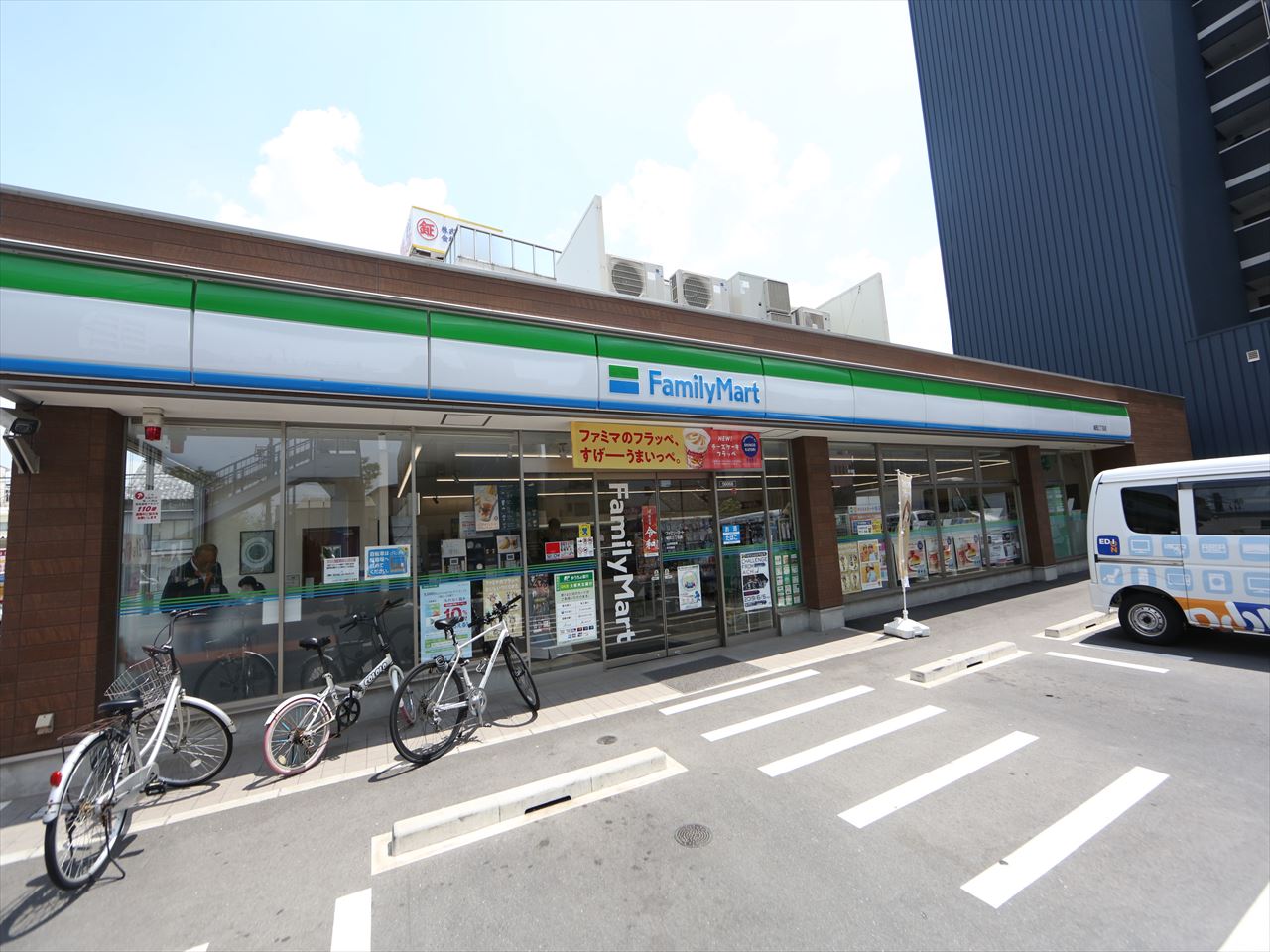 ＨＡＮＡＮＯＫＩ　ＲＩＳＥ（花の木ライズ） ファミリーマート 城西3丁目店（コンビニ）