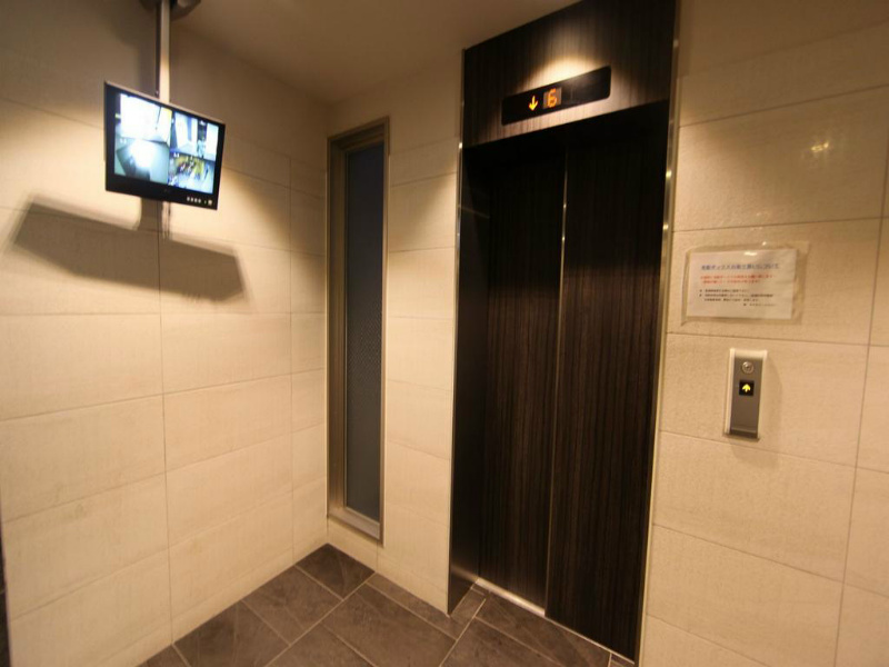 ＫＤＸ千早レジデンス エントランス　防犯カメラ付