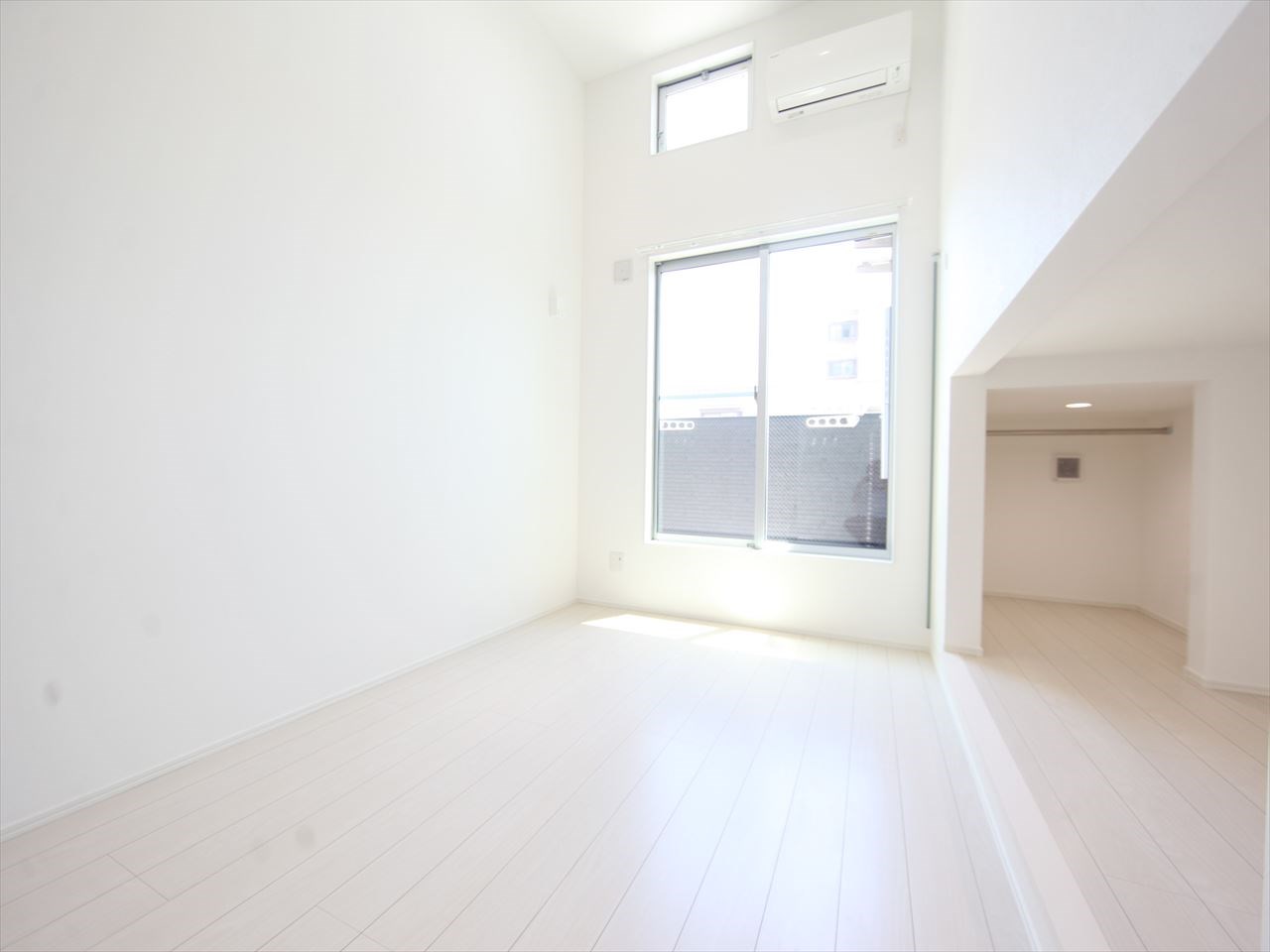 ＢｒｅｅｚｅＲｅｓｉｄｅｎｃｅＭｏｒｉｙａｍａ 洋室6帖　アンダーロフト4.8帖（収納にも寝室にも使えます）