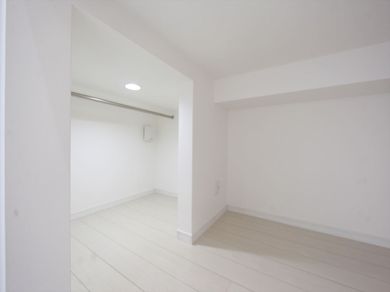 ＢｒｅｅｚｅＲｅｓｉｄｅｎｃｅＭｏｒｉｙａｍａ ウォークインクローゼット付（収納充実してます）