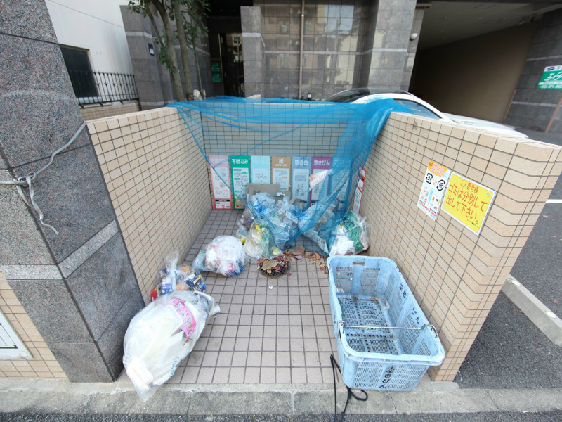 センチュリー富士見 敷地内ゴミ捨て場