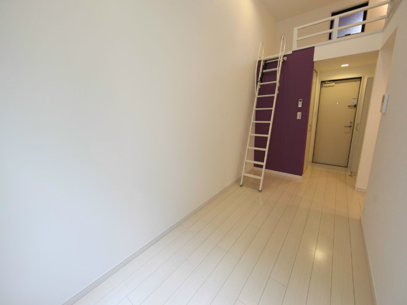フランシェ 洋室8.6帖　ロフト6.1帖（収納でもお部屋でも使えます）