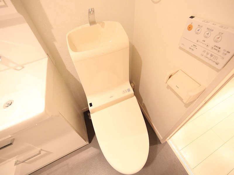 ヴィレッタ大正町 温水洗浄暖房便座付トイレ