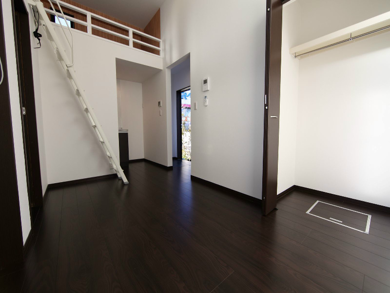 エルフパパ庄内緑地 洋室8.7帖　ロフト4.9帖（収納でもお部屋でも使えます）