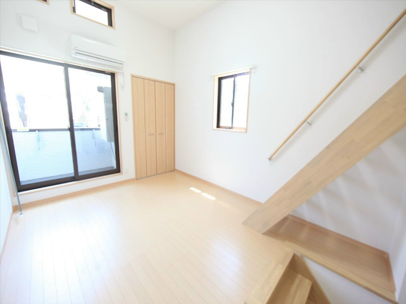 Ｒｅｓｉｄｅｎｃｉａ（レジデンシア） 洋室7.5帖　ロフト8帖（収納にも寝室にも使えます）