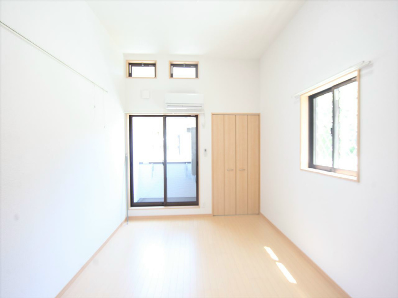 Ｒｅｓｉｄｅｎｃｉａ（レジデンシア） 洋室7.5帖　ロフト8帖（収納にも寝室にも使えます）