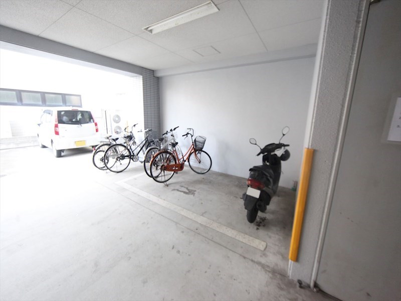 アスティ千種 屋根付き駐輪場