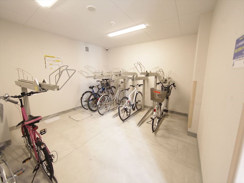 プリヴィアーレ金山 屋内屋根付き駐輪場