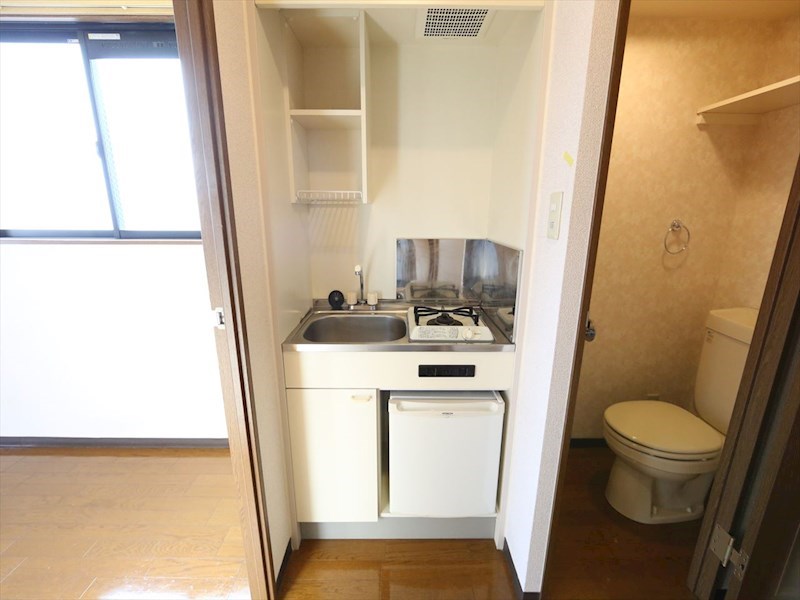 フジハイツIII キッチン（ガス1口コンロ付）ミニ冷蔵庫付　家電用意できます