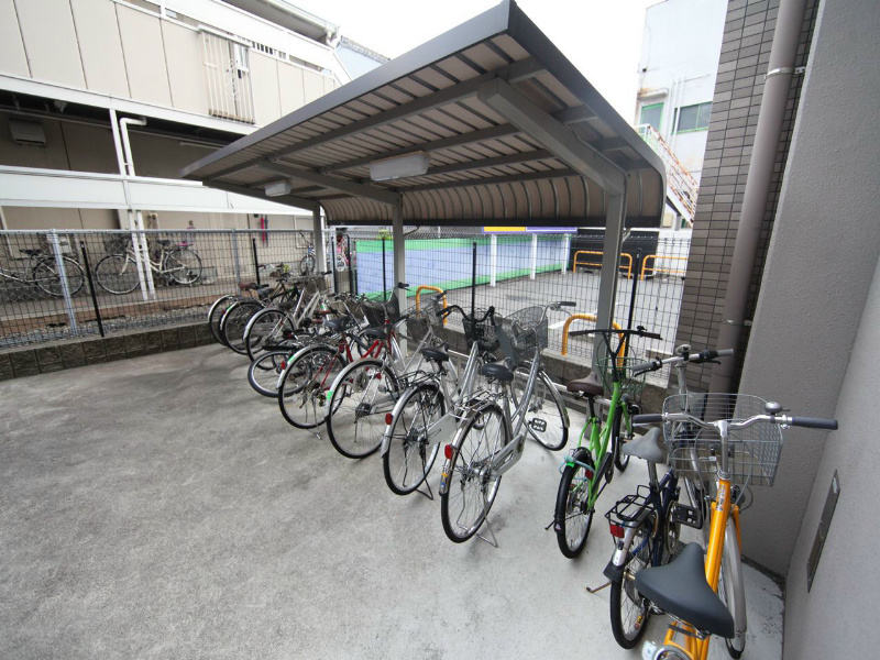 ベレーサ新瑞橋 屋根付駐輪場