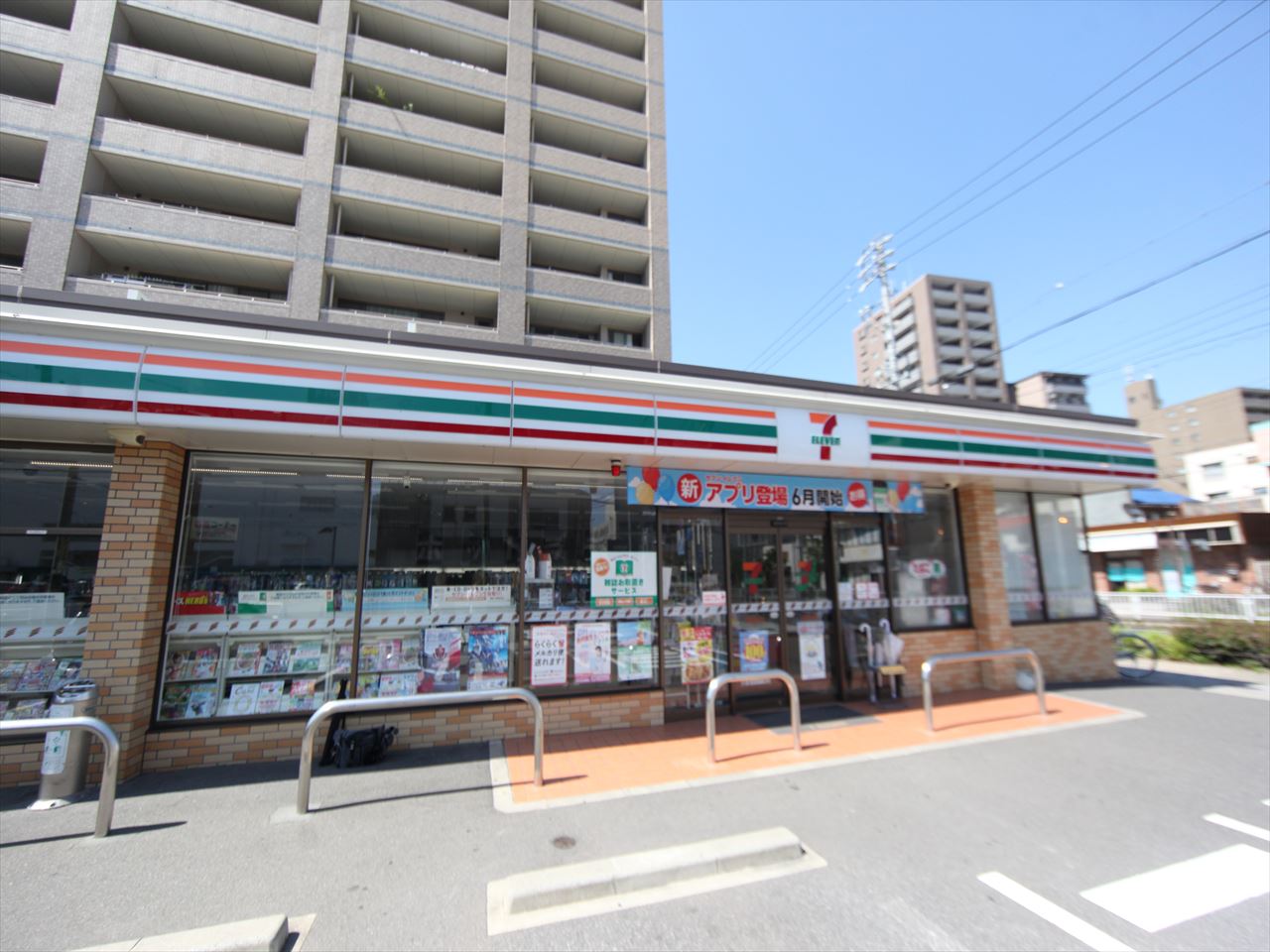 ア ドマーニ セブンイレブン 名古屋上飯田通1丁目店（コンビニ）