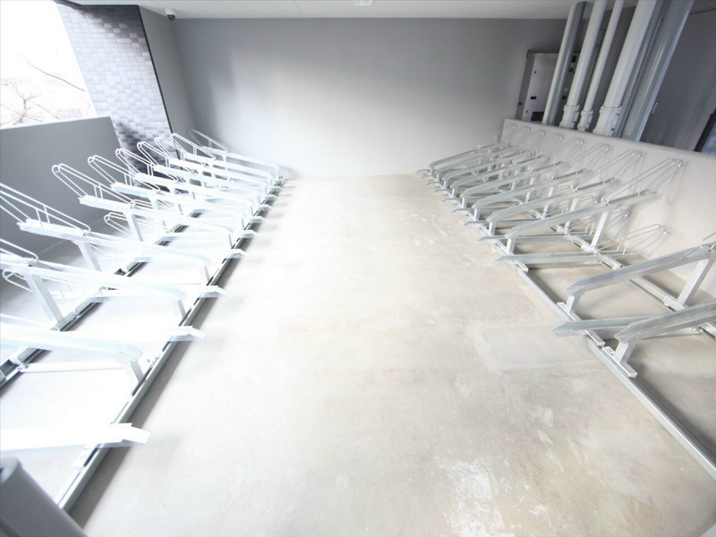 プレサンス丸の内城雅 屋根付駐輪場