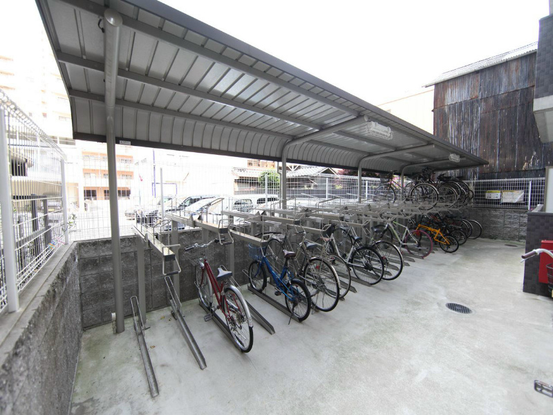 フローライト上前津 屋根付駐輪場