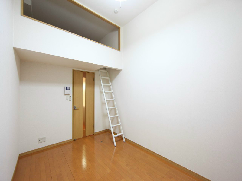 エランド大須 洋室6帖　ロフト付　寝室としても収納としても使えます