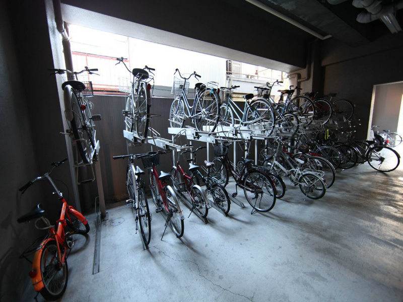 レーベスト志賀本通 屋根付き駐輪場有り