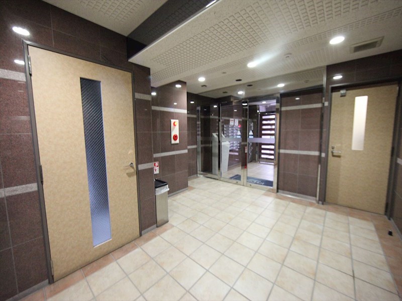 アールコーヴ押切 エントランス　オートロック　宅配ＢＯＸ　防犯カメラ
