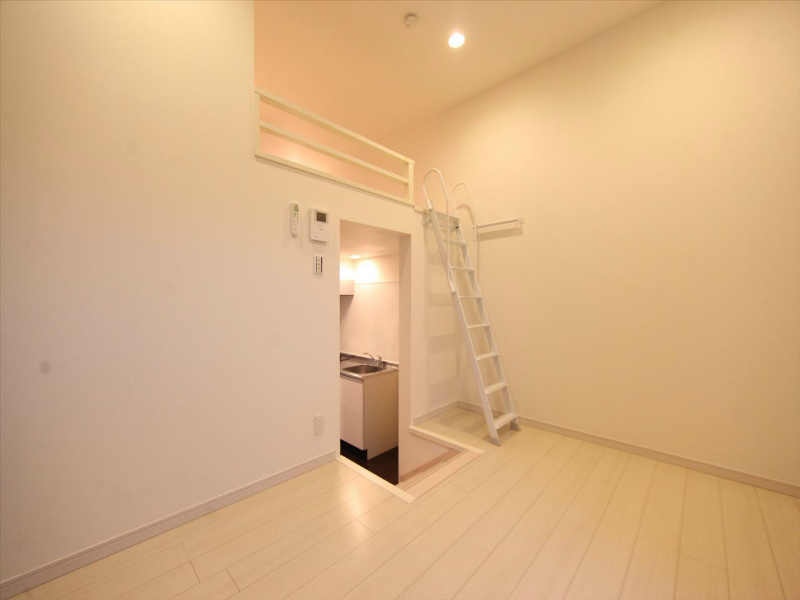フェニックス 洋室5.3帖　ロフト4.9帖（収納でも部屋でも使えます）