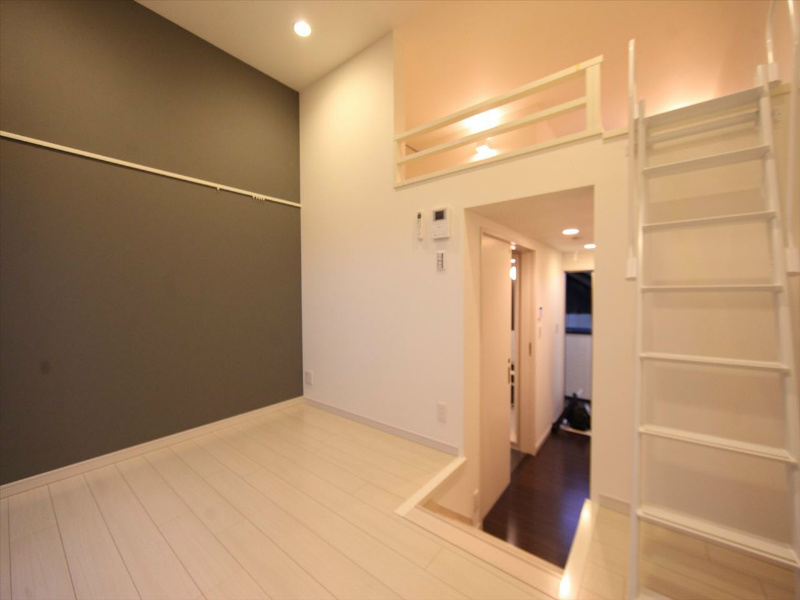フェニックス 洋室5.3帖　ロフト4.9帖（収納でも部屋でも使えます）