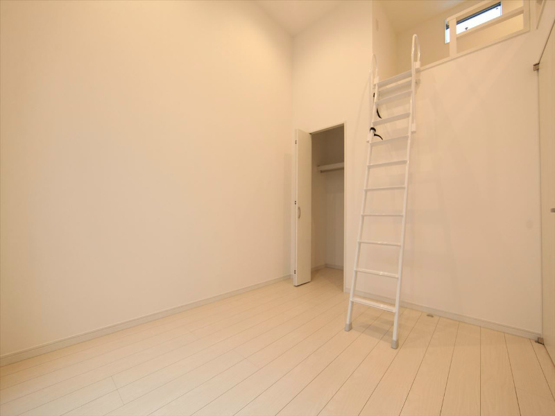 Ａｇｎｅｓ（アニエス） 洋室5.5帖　ロフト5.3帖（収納でもお部屋でも使えます）