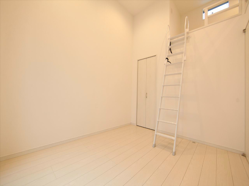 Ａｇｎｅｓ（アニエス） 洋室5.5帖　ロフト5.3帖（収納でもお部屋でも使えます）