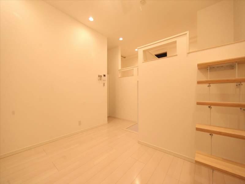 アークラヴィータ  洋室6帖　上段ロフト4.9帖（収納でもお部屋でも使えます）
