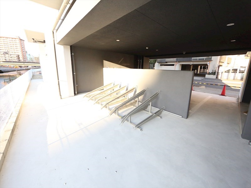 Ｃｏｍｆｏｒｔ金山 屋根付き駐輪場