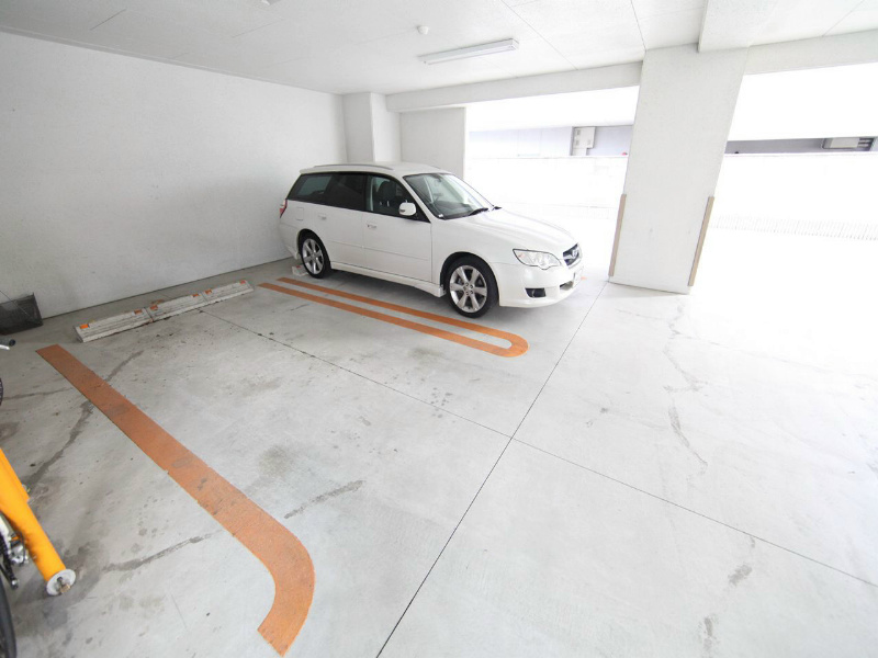 モアグレイスワン 敷地内平面駐車場