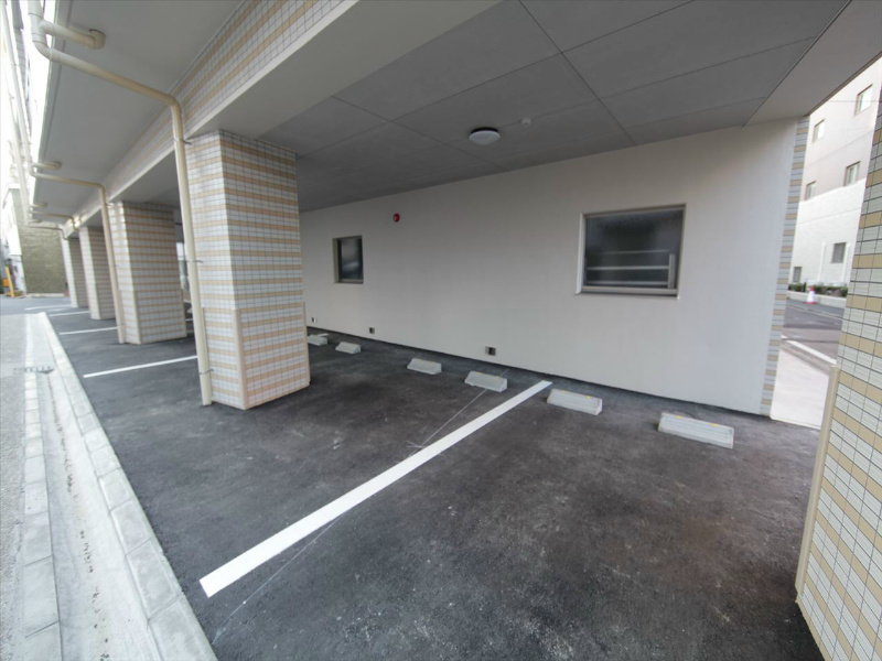 アビターレ豊前 敷地内平面駐車場（屋根有り）