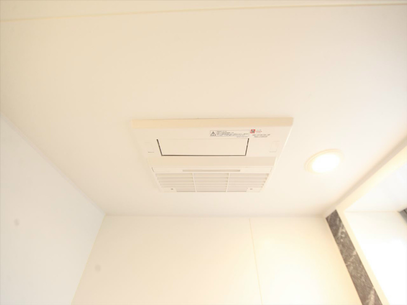 ＣＨＩＫＵＳＡ　ＲＩＳＥ（千種ライズ） 浴室暖房乾燥機　24時間換気機能付バスルーム