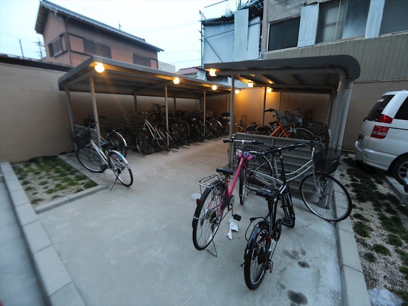 リフレスタ吹上 屋根付き駐輪場