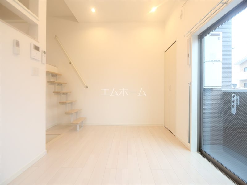 ミリオン中村本町 洋室6.3帖　上段ロフト5.9帖（収納でも部屋でも使えます）