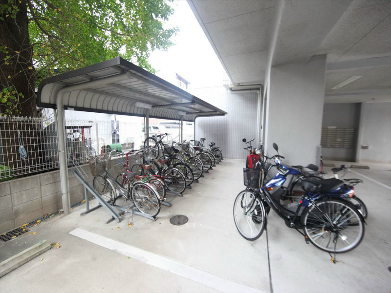 クレジデンス黒川 屋根付き駐輪場有り