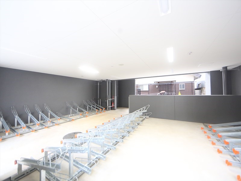 ディアレイシャス上前津 屋根付き駐輪場