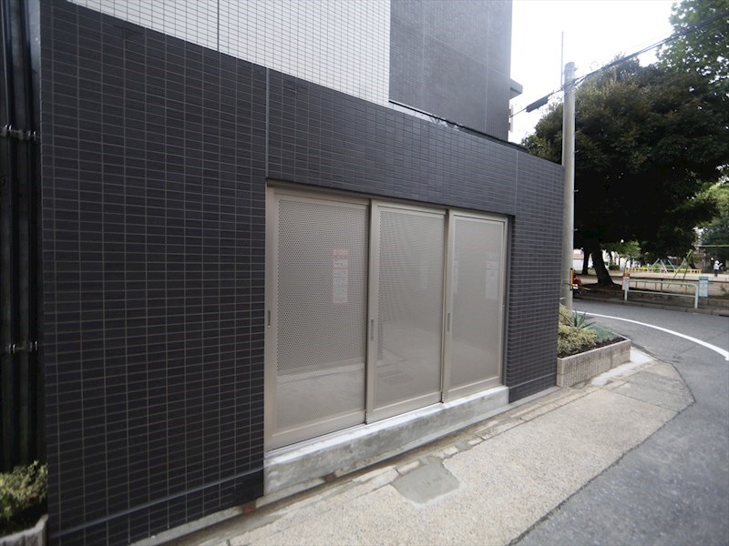 ディアレイシャス上前津 敷地内ゴミ捨て場（24時間ゴミ出し可）