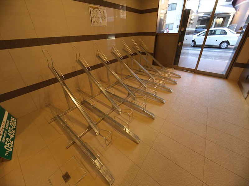 Ｚ・Ｒ名駅 屋根付き駐輪場有り