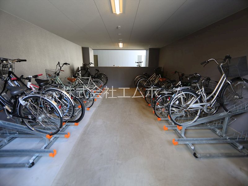 プレサンス久屋大通公園セラフィ 屋根付駐輪場