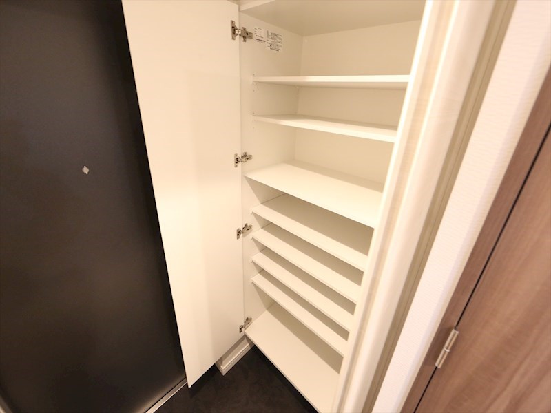 Ｓ－ＲＥＳＩＤＥＮＣＥ志賀本通II 玄関　シューズボックス付（収納充実してます）