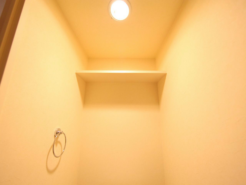 スタジオスクエア大須 トイレ上部の収納棚