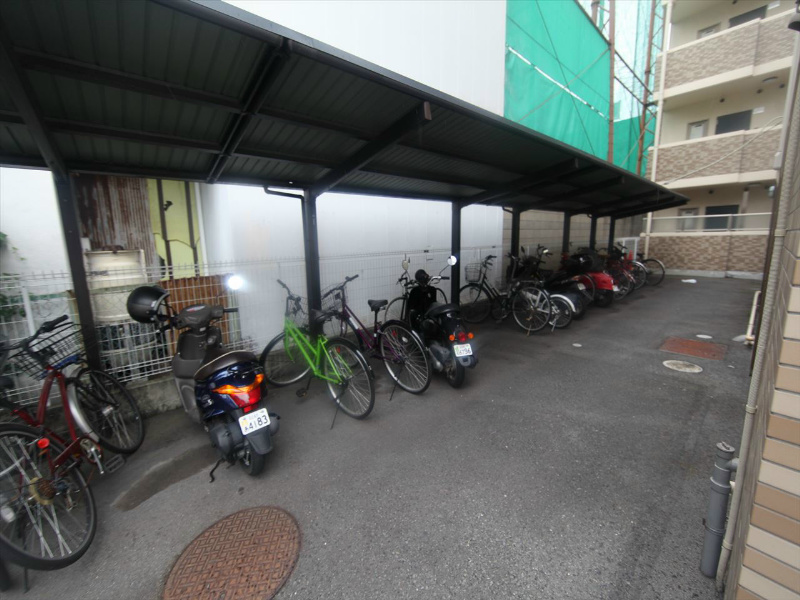 グリーンヒルズ千種 屋根付き駐輪場