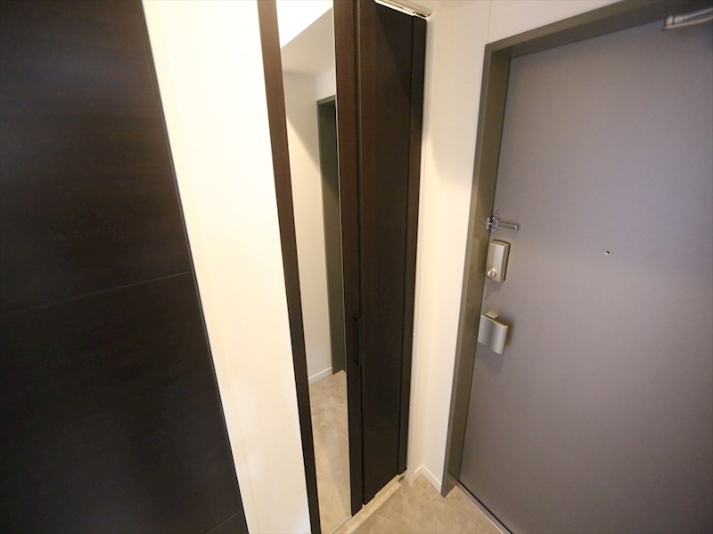 ＲＥＳＩＤＥＮＣＥ　ＴＡＣＨＩＢＡＮＡ 玄関　シューズクローク　姿見鏡付き（収納充実してます）