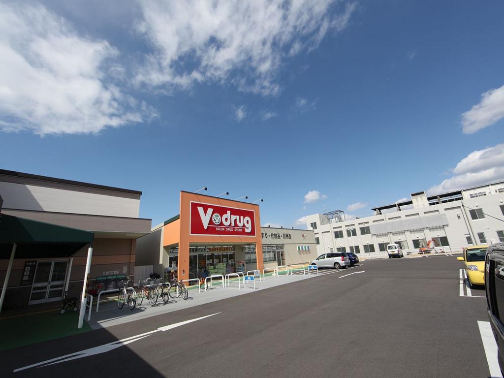 サンエイブリッジⅡ Ｖ・ｄｒｕｇ中部薬品 堀越店 (ドラッグストア)
