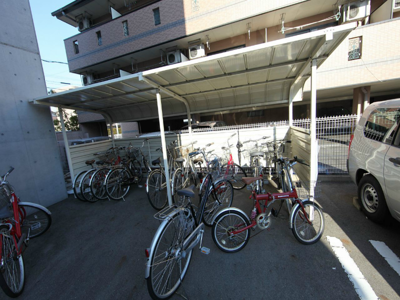 グランパラシオ 屋根付き駐輪場