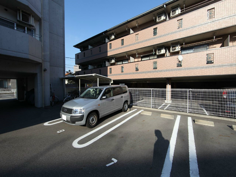 グランパラシオ 敷地内平面駐車場