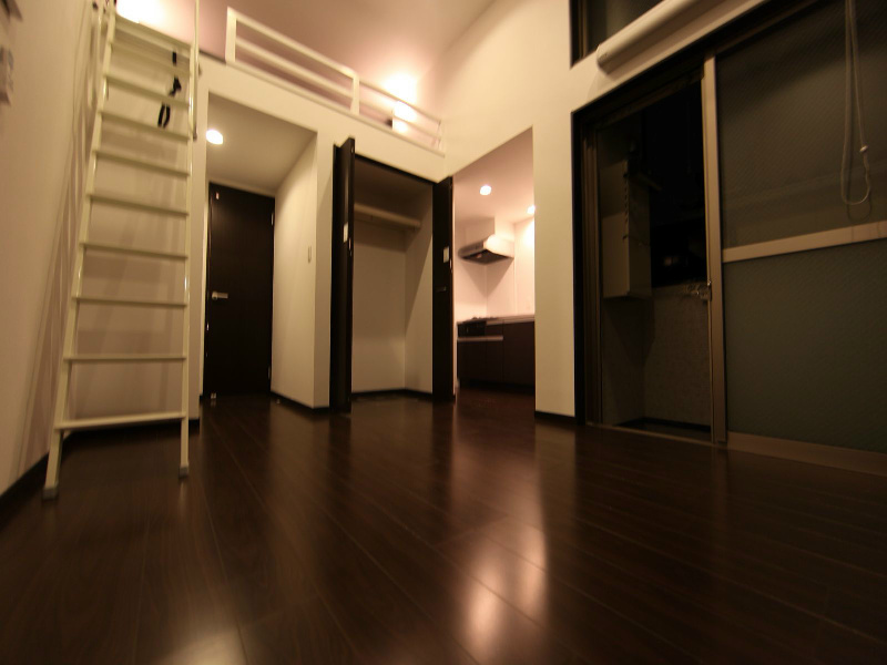 アソシエ21 洋室9.8帖　ロフト5帖（お部屋でも収納でも使えます）
