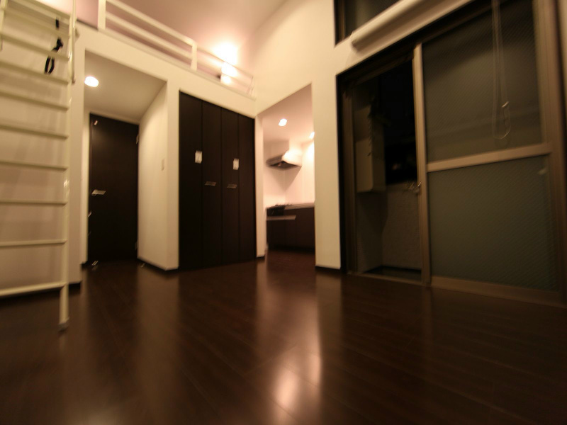 アソシエ21 洋室9.8帖　ロフト5帖（お部屋でも収納でも使えます）