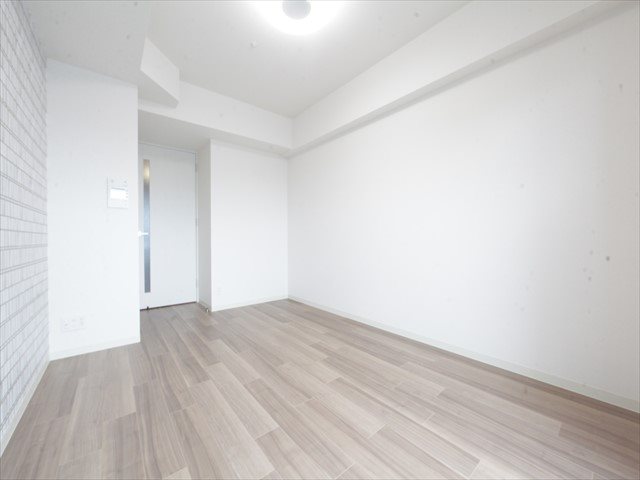 プレサンスジェネ新栄町駅前葵 洋室7.4帖　エアコン付　収納充実　バルコニーに面しています