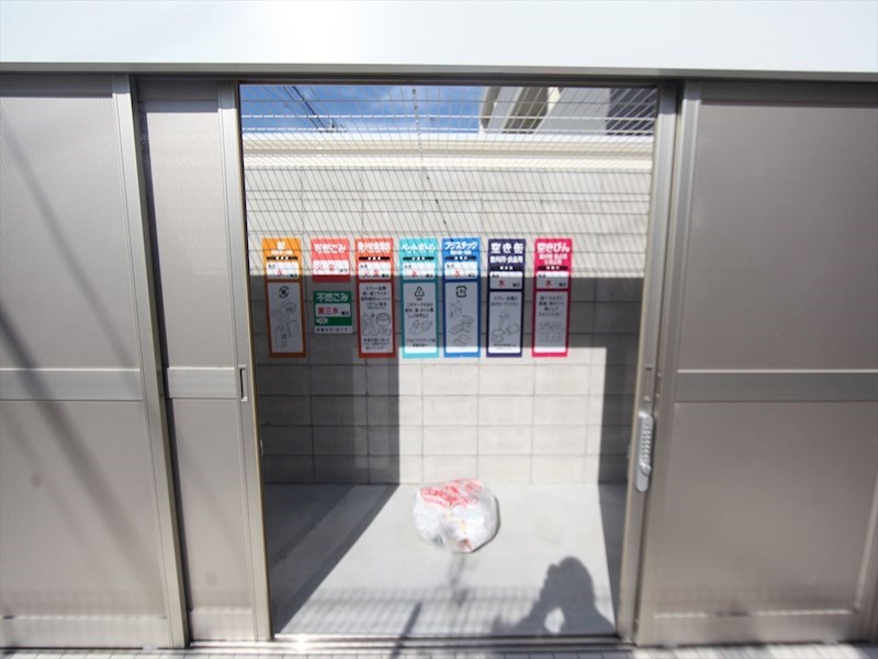 プランセス新瑞橋 敷地内ゴミ捨て場
