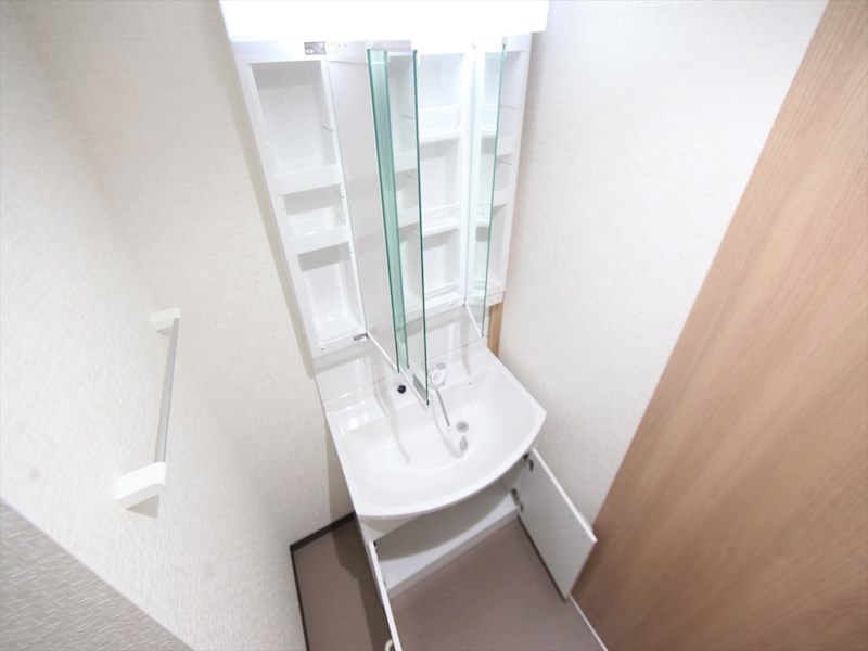 プランセス新瑞橋 脱衣所　独立洗面台（シャンプードレッサー付）収納スペース有