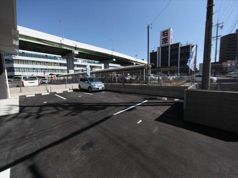 アロハパレス 敷地内平面駐車場