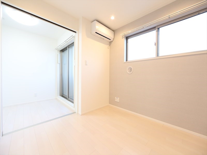 ＮｉｔｖａＨｅｉｇｈｔｓ（ニトヴァハイツ） ＤＫ5.7帖　洋室4帖　バルコニー　同仕様写真